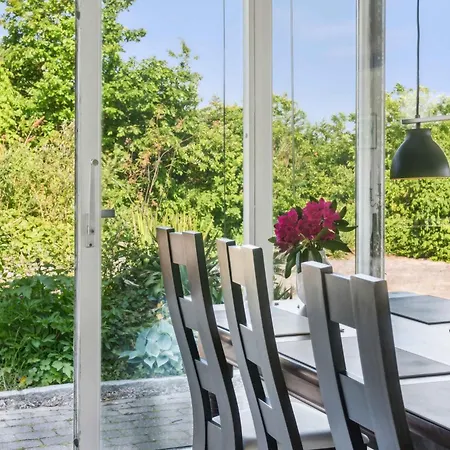 Cozy With Fantastic Surroundings