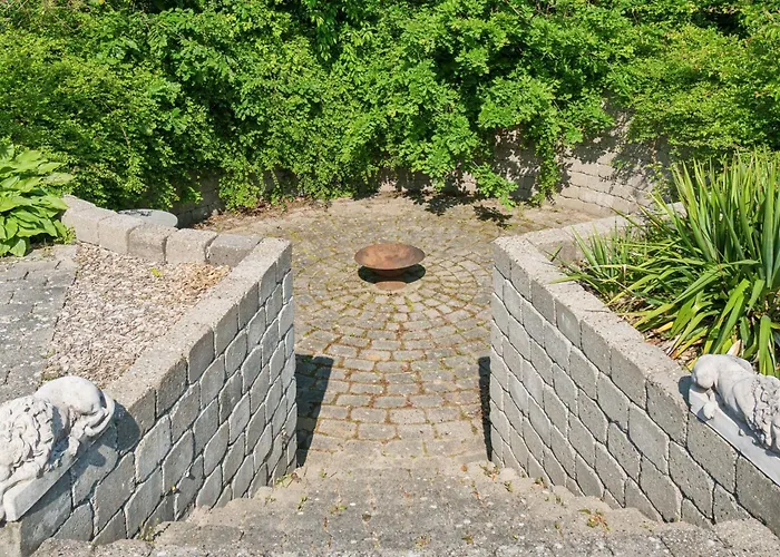 Cozy With Fantastic Surroundings